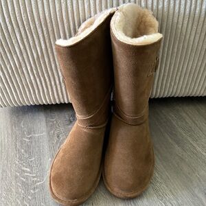 Tan Size 7 Bearpaw boots